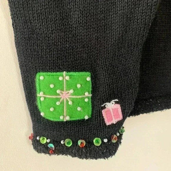 VINTAGE Christmas Sweater with Embroidery and Beading Details - Picture 4 of 8